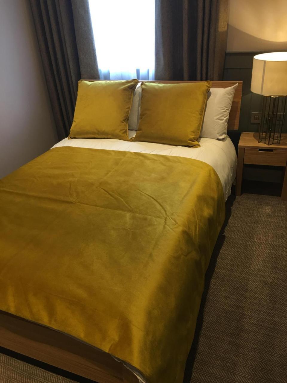 The Tower Arms Hotel Айвер Екстер'єр фото
